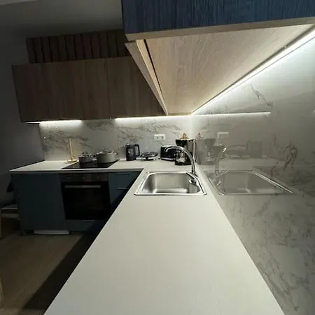 Quiet With Free Parking Apartment *